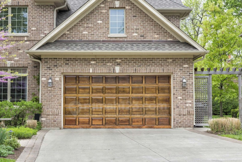 Contoh Garasi Mobil Tertutup Gaya Eropa