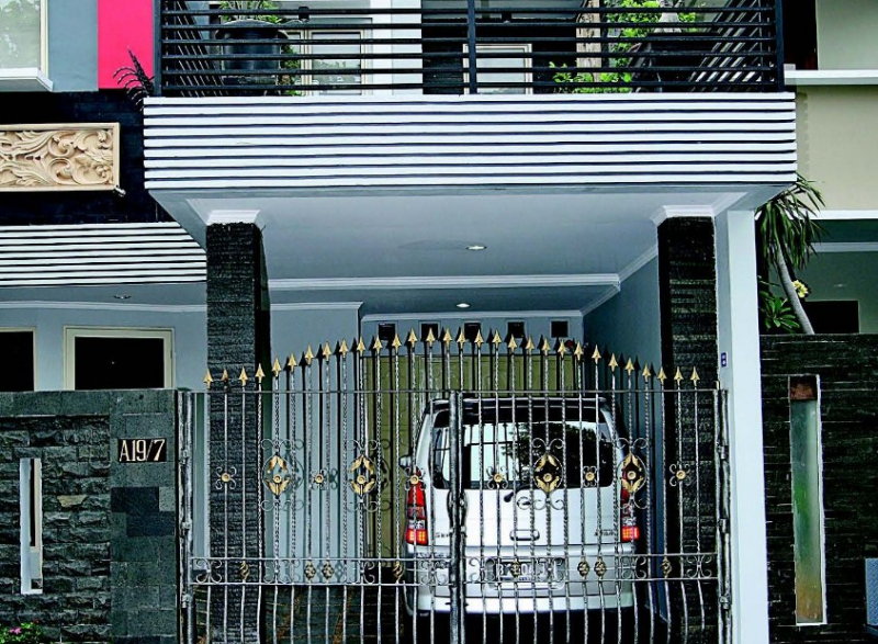 Contoh Garasi Mobil Tertutup Yang SImple