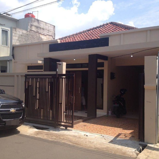 Garasi motor belakang rumah