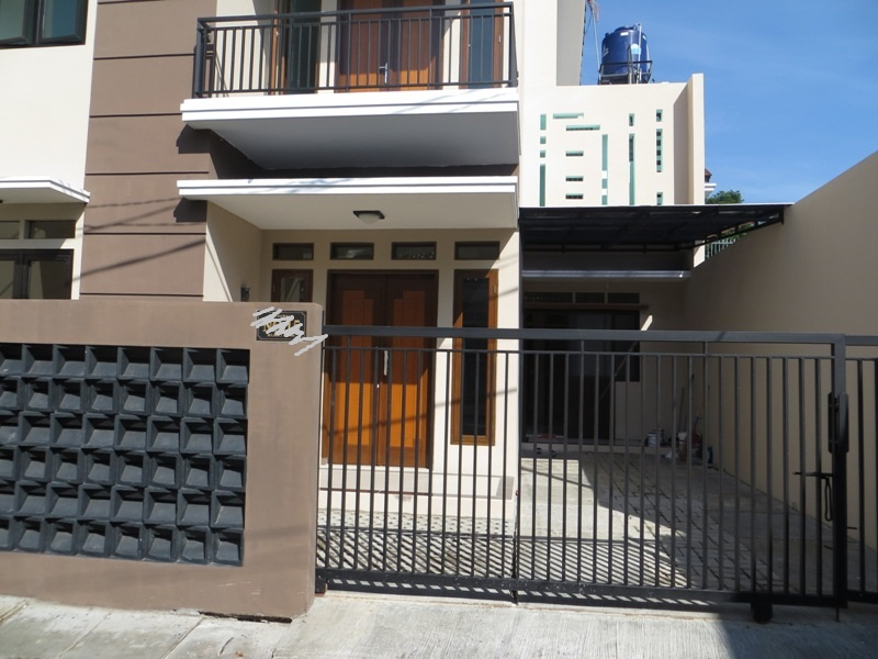 Desain Garasi Rumah 2 Lantai