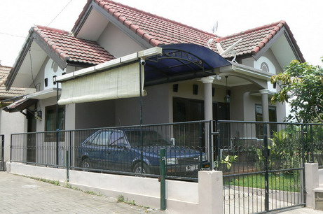 Desain Garasi Rumah dengan kanopi