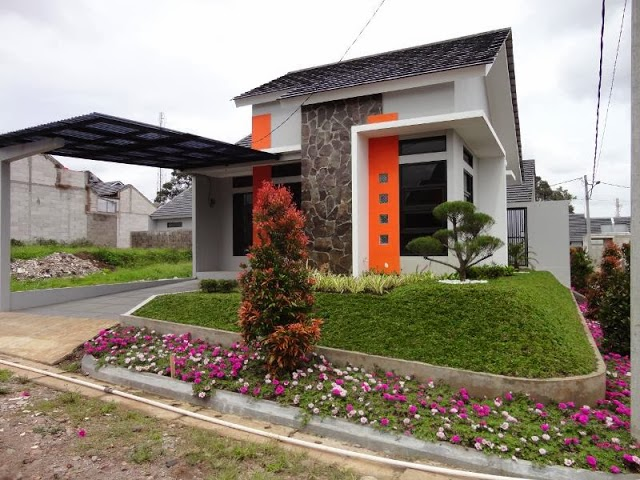 Desain Garasi Rumah dengan taman