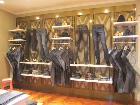 Design Interior Toko Hijab