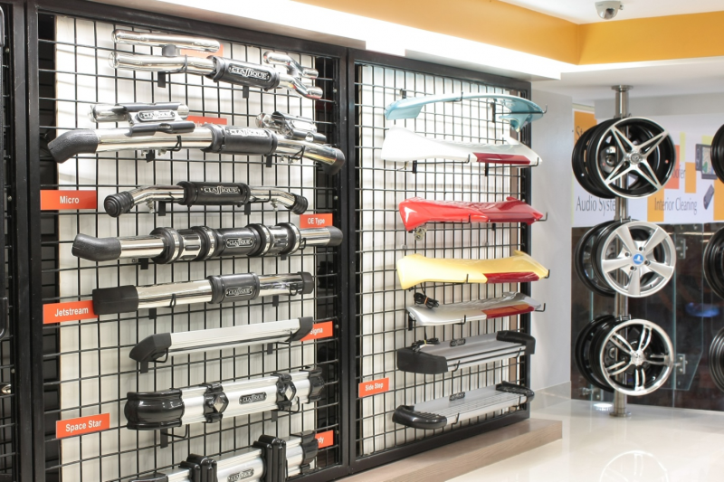 DESAIN INTERIOR TOKO ACCESSORIES MOBIL