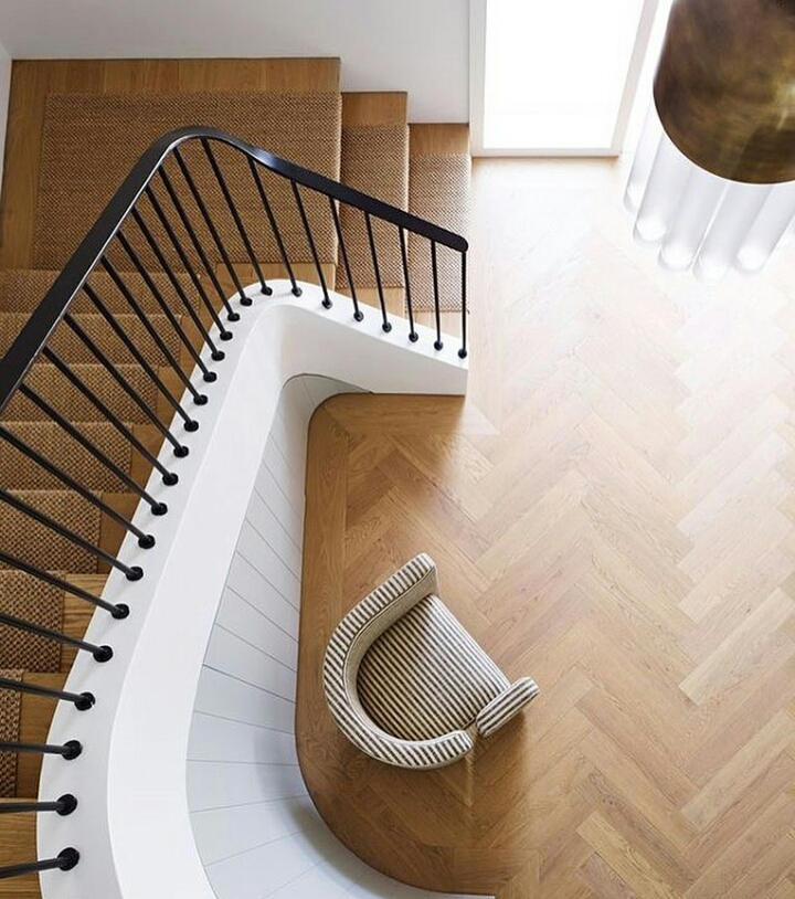 Berikan kesan hangat dengan lantai model kayu