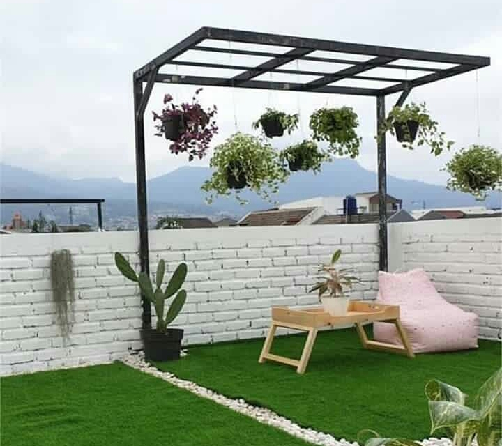 Manfaatkan balkon untuk bersantai