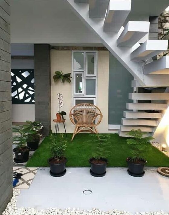 Suasana hijau dengan Manfaatkan kolong tangga