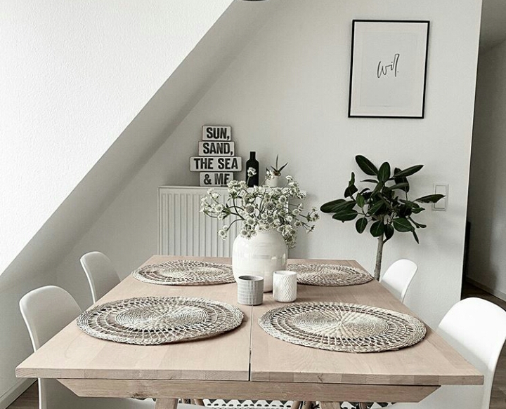 Memanfaatkan lekuk ruangan sebagai tempat makan