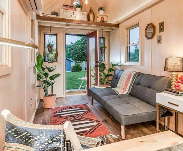 Desain Interior Buat ruangan semeriah mungkin