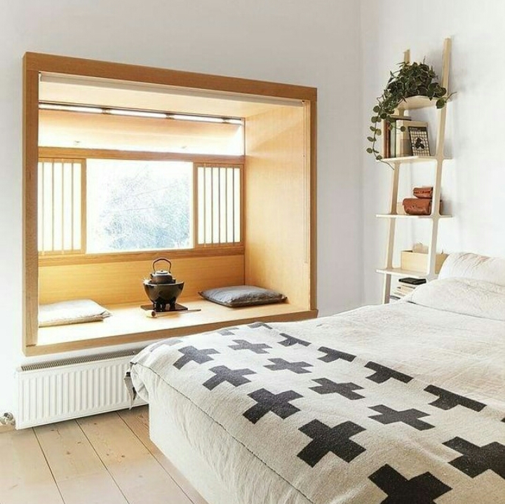 Desain Interior Dengan Membuat mini balkon pada hunian