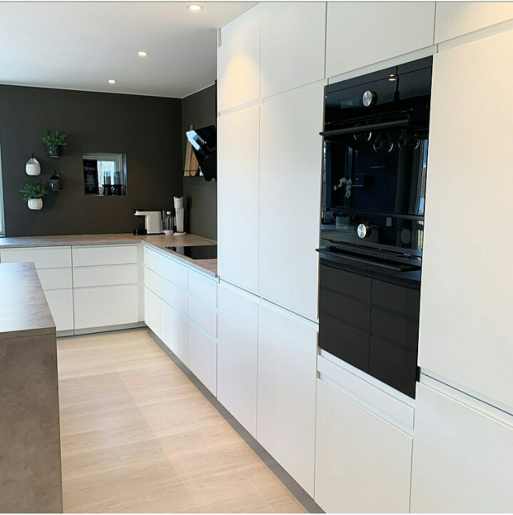 Desain Interior Mewah Dominasi warna warna hitam putih