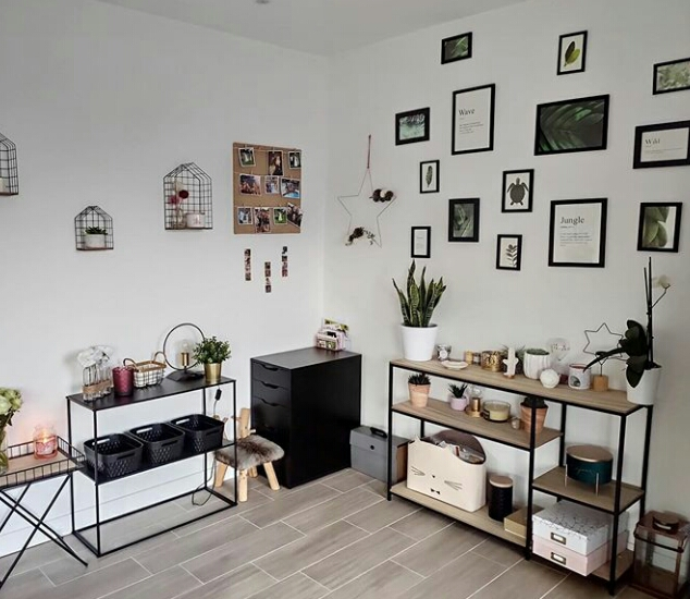 Desain Interior Mewah Gunakan Hiasan Dinding berupa Foto