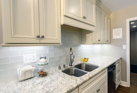 Ganti meja dapur anda untuk memberikan nuansa yang berbeda