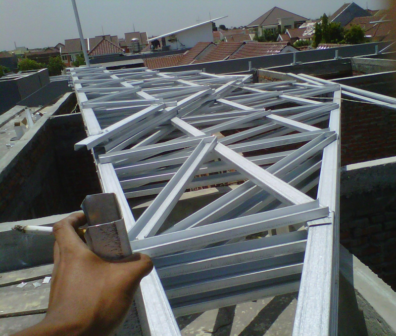 Panjang dari baja ringan jenis reng