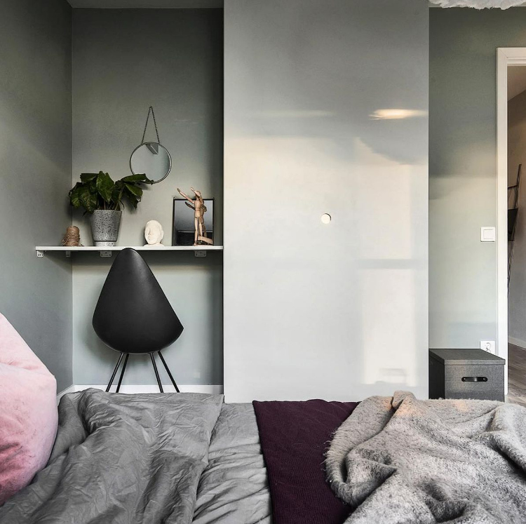 Interior Kamar Dengan Meja Kerja