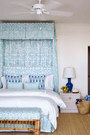 Interior Kamar Dengan warna dominan biru