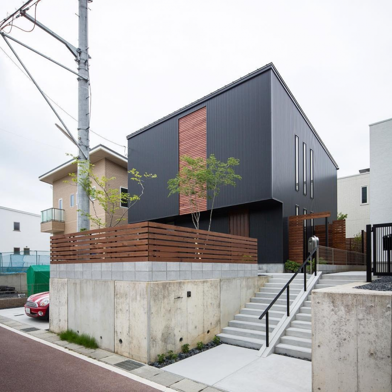 Desain Rumah 2 Lantai minimalis dengan memperhatikan kondisi lingkungan sekitar rumah