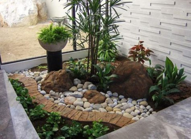 Desain Rumah 5 Kamar dengan Taman kecil disebelah kamar tidur