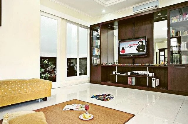 Ruang tamu dan ruang keluarga