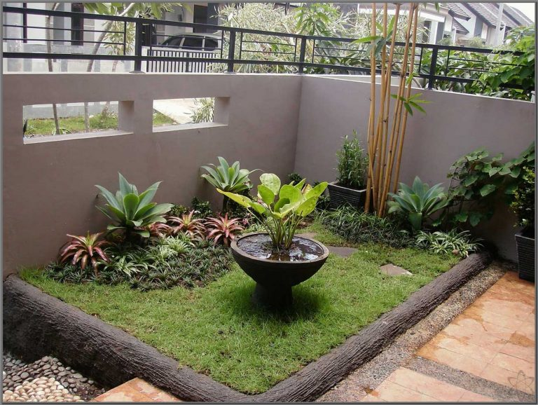 Taman kecil didepan Rumah 4 x 10
