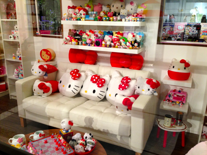 DESAIN RUMAH HELLO KITTY SEDERHANA