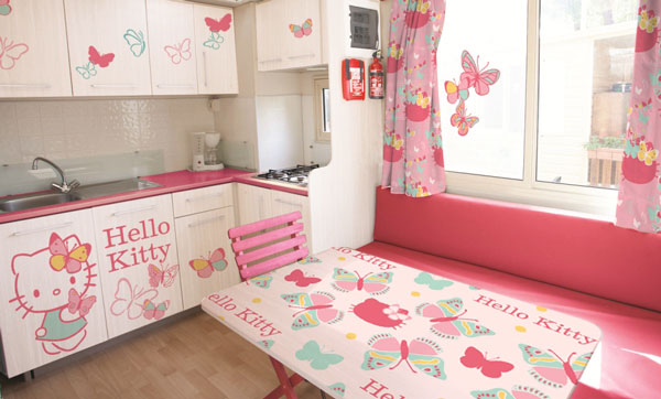 DESAIN RUMAH TEMA HELLO KITTY