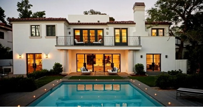 Desain Rumah 2 Lantai Mewah Kombinasi Warna Hitam dan Putih