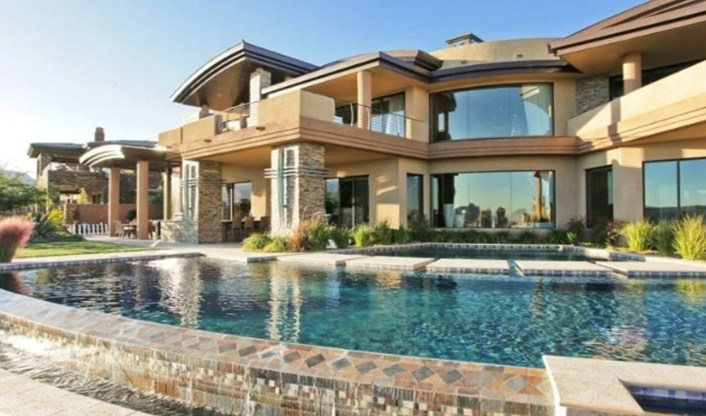 Desain Rumah 2 Lantai Mewah Modern Dengan Menggunakan Kaca Besar