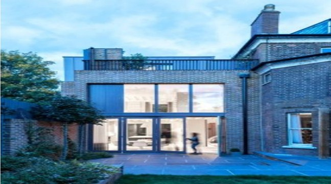 Perpaduan Batu Bata dan Pintu Kaca