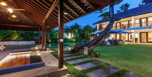 Rumah Bali Modern Dengan Halaman yang luas