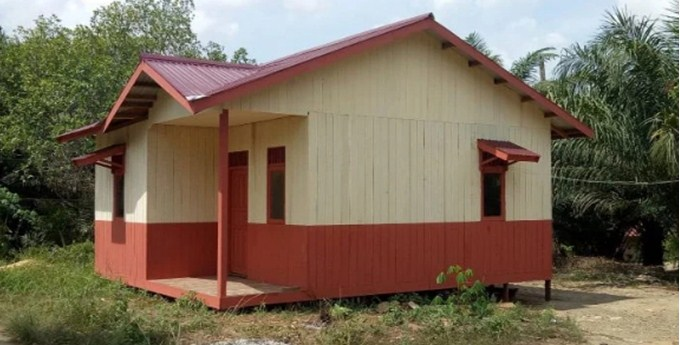 Desain rumah desa panggung mungil