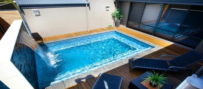 Desain Rumah Dengan Kolam Renang diSejukkan dengan ornamen air terjun