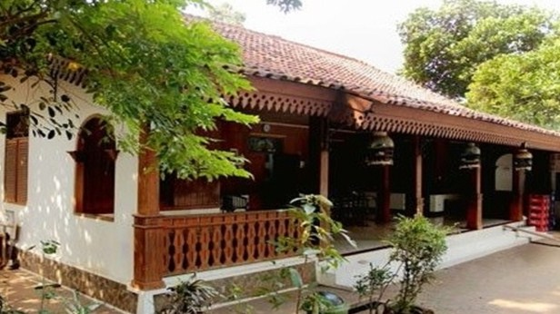 Desain Rumah dengan atap sirap