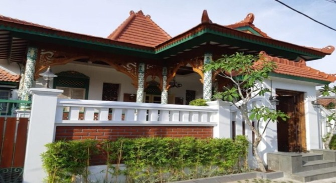 Desain Bangunan unik joglo dengan ukiran