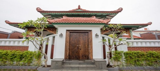 Desain Rumah atap Joglo dengan dinding modern