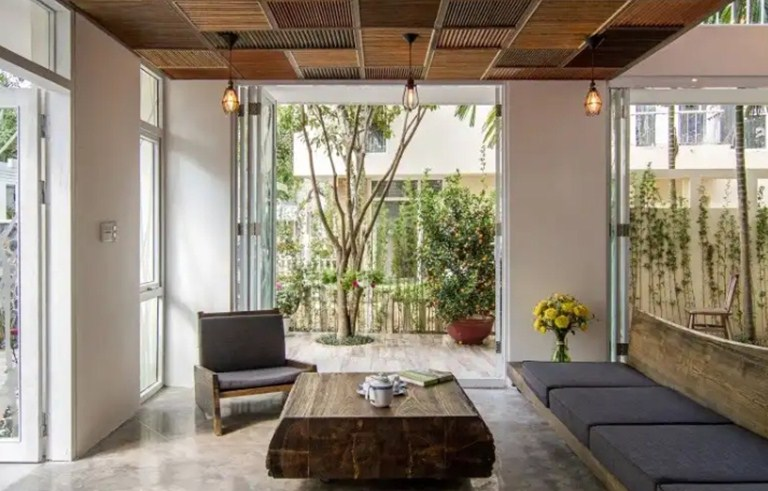 Desain Rumah Kebun Dengan Nuansa Hijau Di Ruang Keluarga