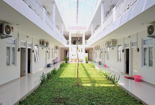 Desain Rumah Kostan Putih