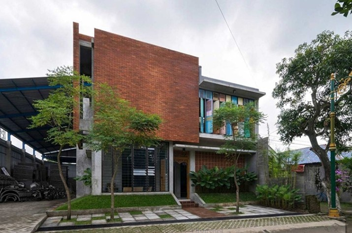 Rumah kontemporer yang ekletik namun manis