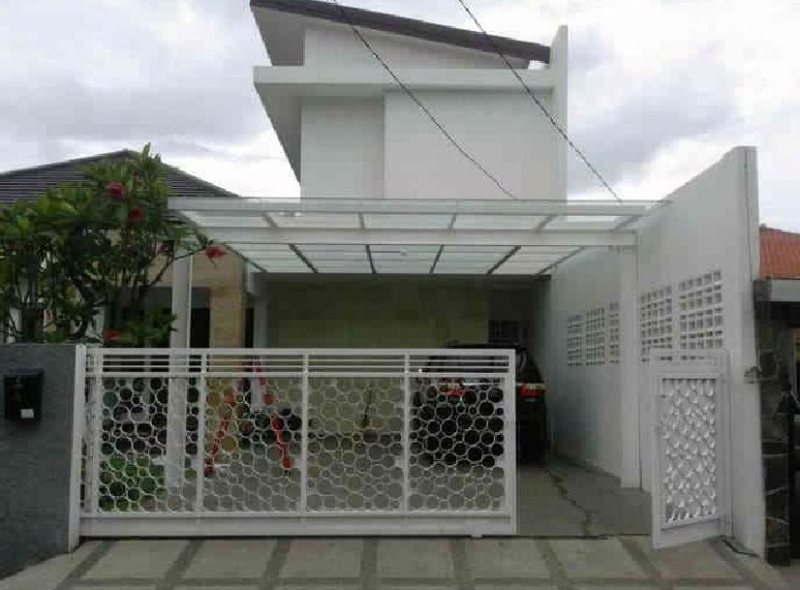Rumah Atap Miring Menggunakan Spandek