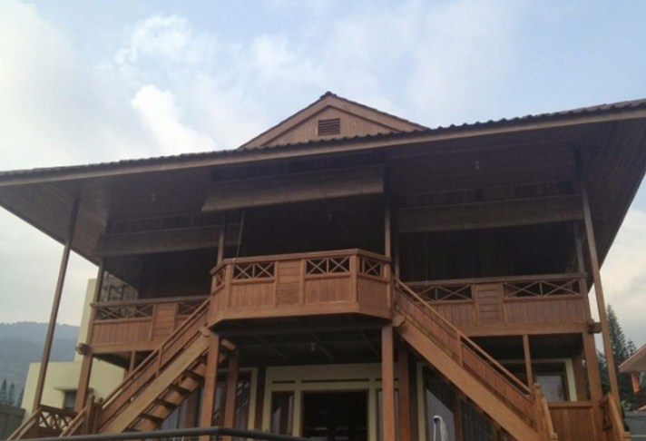 Desain rumah kayu minimalis villa