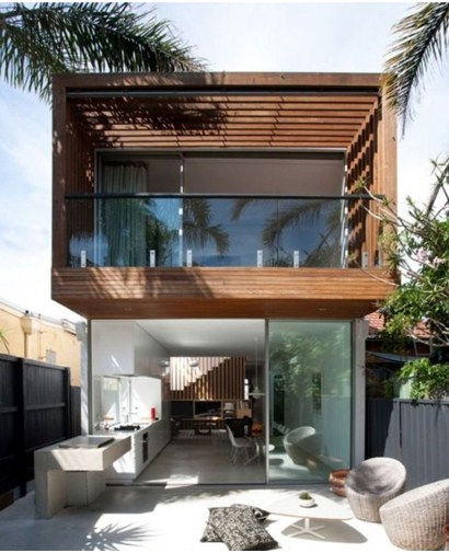 Rumah kayu dengan perpaduan kaca