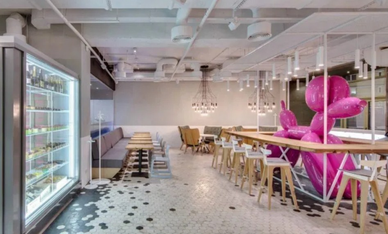 cafe modern dengan dekorasi unik