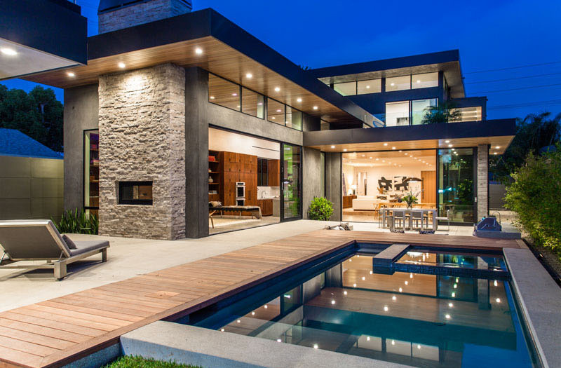 Desain Rumah Mewah 3 Lantai Dengan Kolam Renang Modern