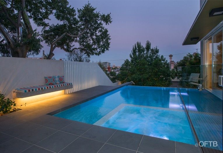 Desain Rumah Minimalis 2 Lantai Dengan Kolam Renang Sederhana