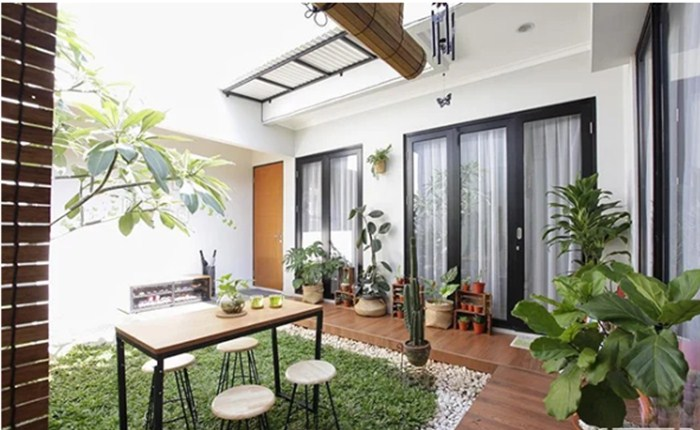 Desain Rumah Mungil Dengan Halaman Terbuka di Bagian Tengah
