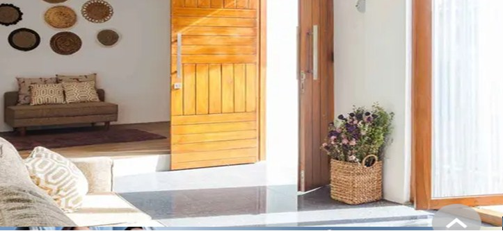 Desain Rumah Mungil Dengan Perpaduan Kayu dengan Elemen Kaca