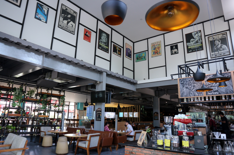 Desain Dinding Cafe Foto Artis dan Toko Tekenal