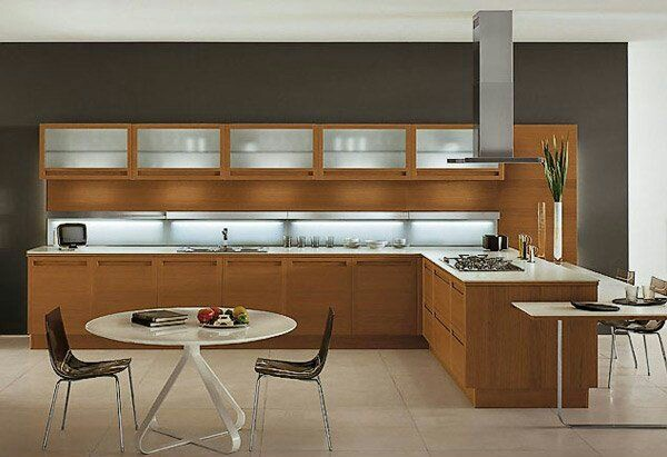 Model dapur sederhana dengan unsur kayu dan warna abu tua