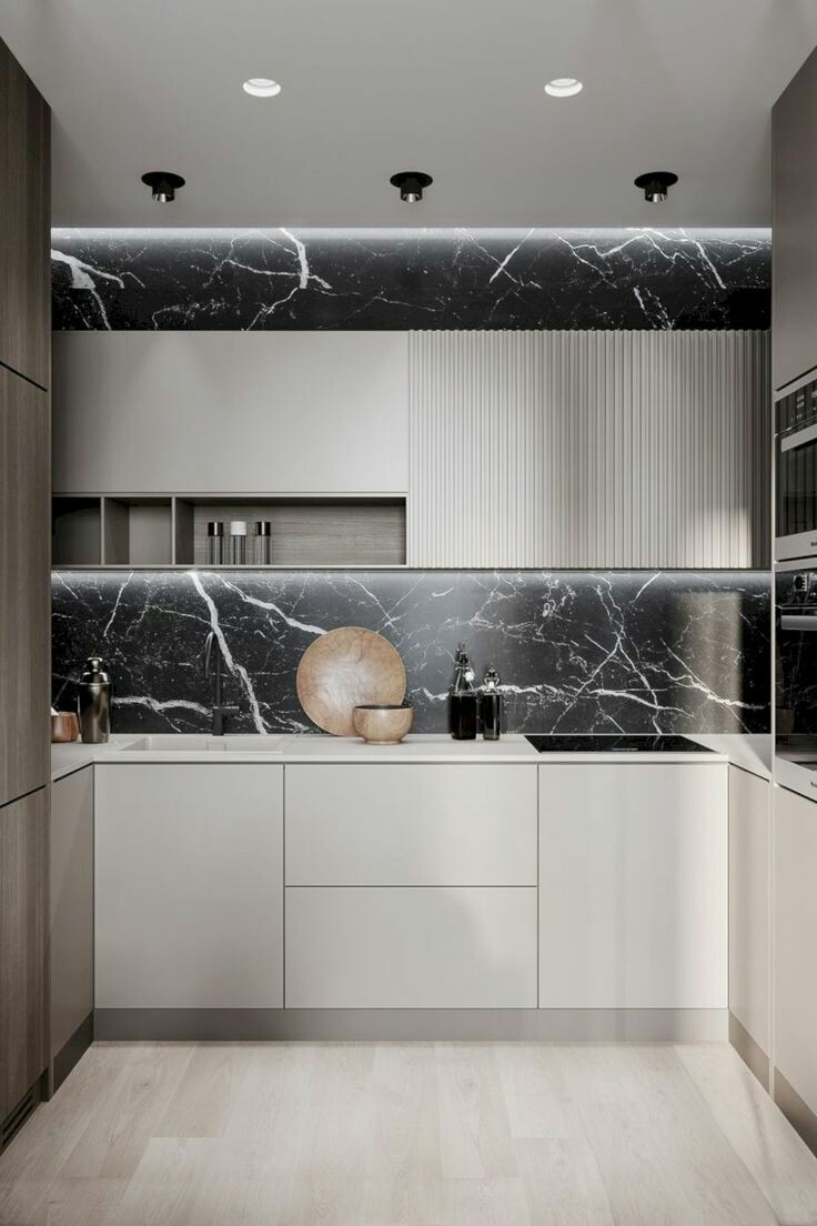 Minimnya dekorasi pada contoh model dapur sederhana di bawah ini tidak menjadikan dapur terlihat membosankan. Sentuhan corak marmer pada dinding dan desain bergelombang pada lemari sudah cukup untuk menghias dapur