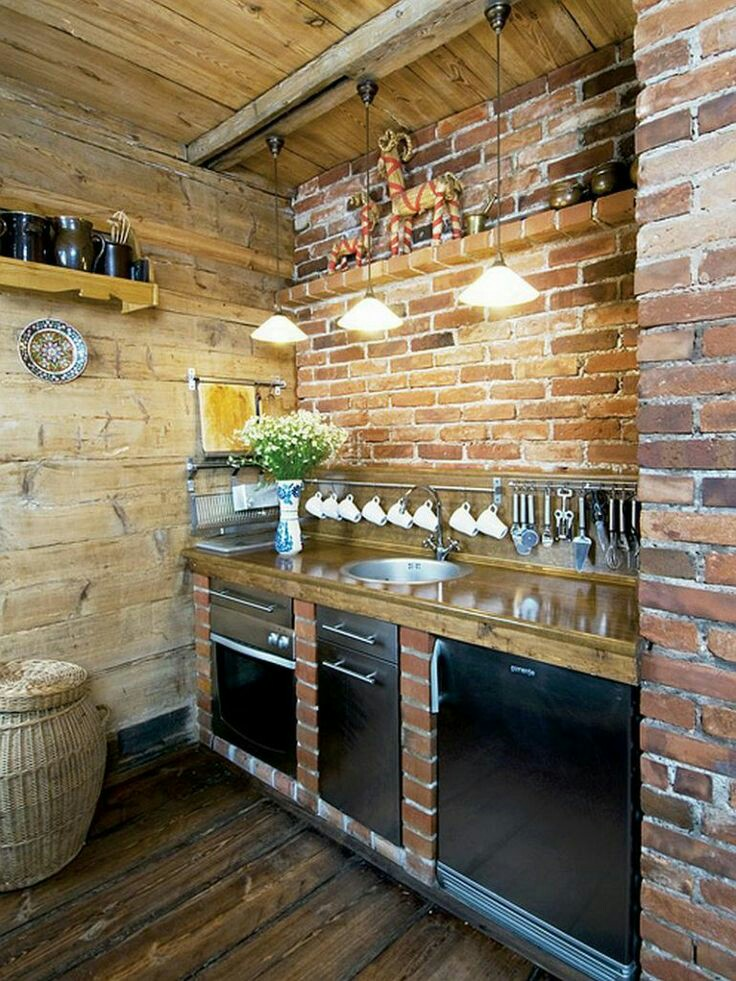 Salah satu tips dapur sederhana adalah menggantikan kitchen set dengan meja dapur bermaterial lain seperti batu bata contohnya. Dijamin anda akan mendapatkan dapur minimalis yang menarik perhatian